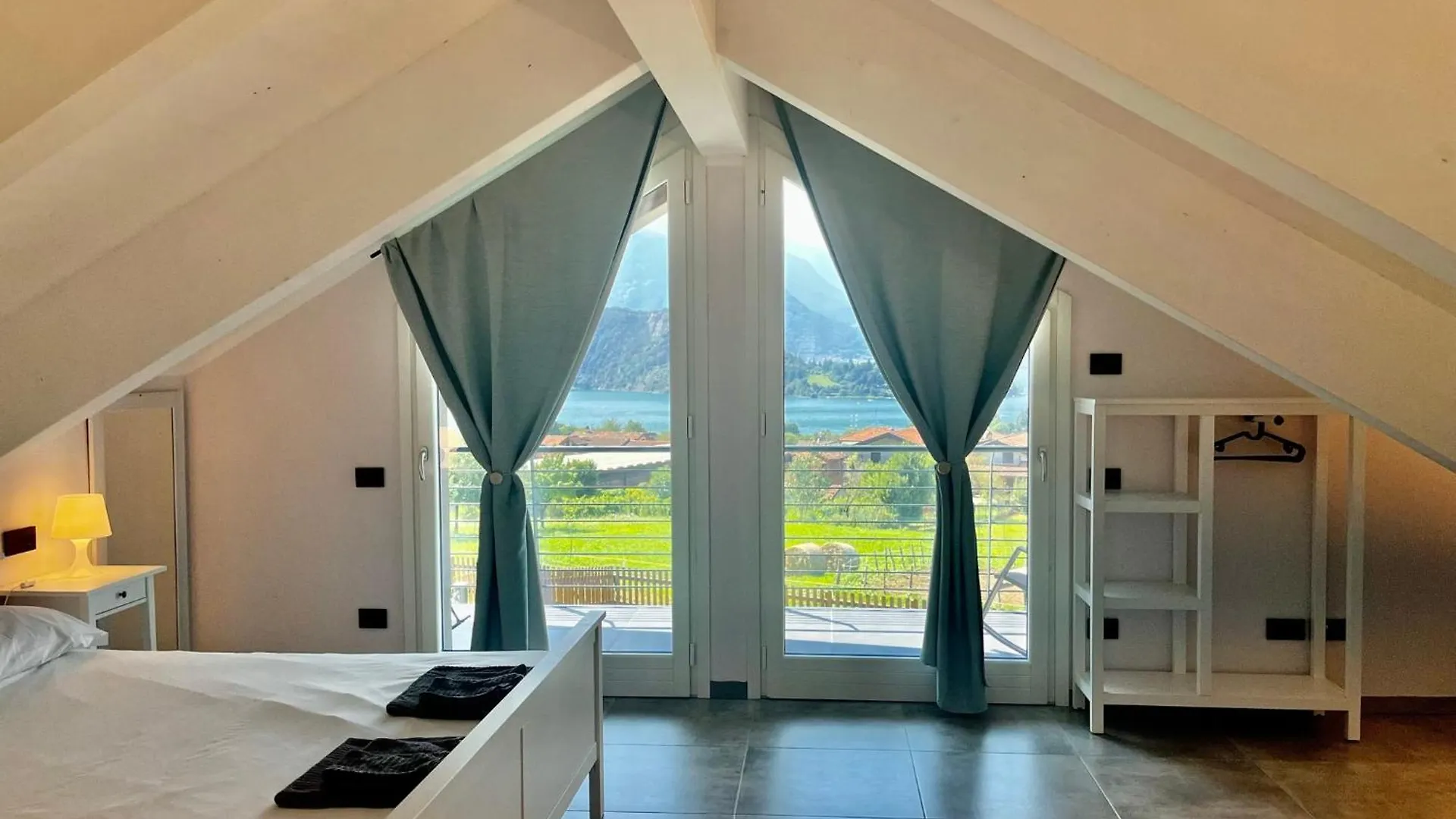 Villa Tivano, Vista Mozzafiato Colico 0*,  Italy