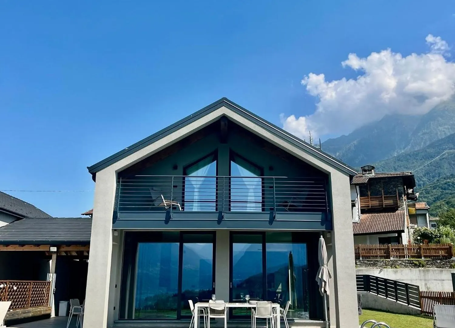 Villa Tivano, Vista Mozzafiato Colico 0*,  Italia