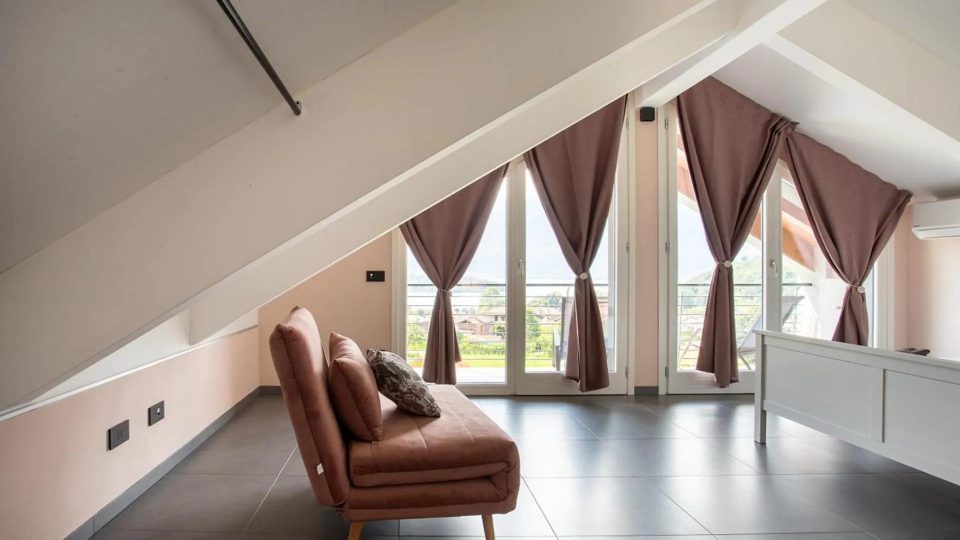 Villa Tivano, Vista Mozzafiato Colico Italia