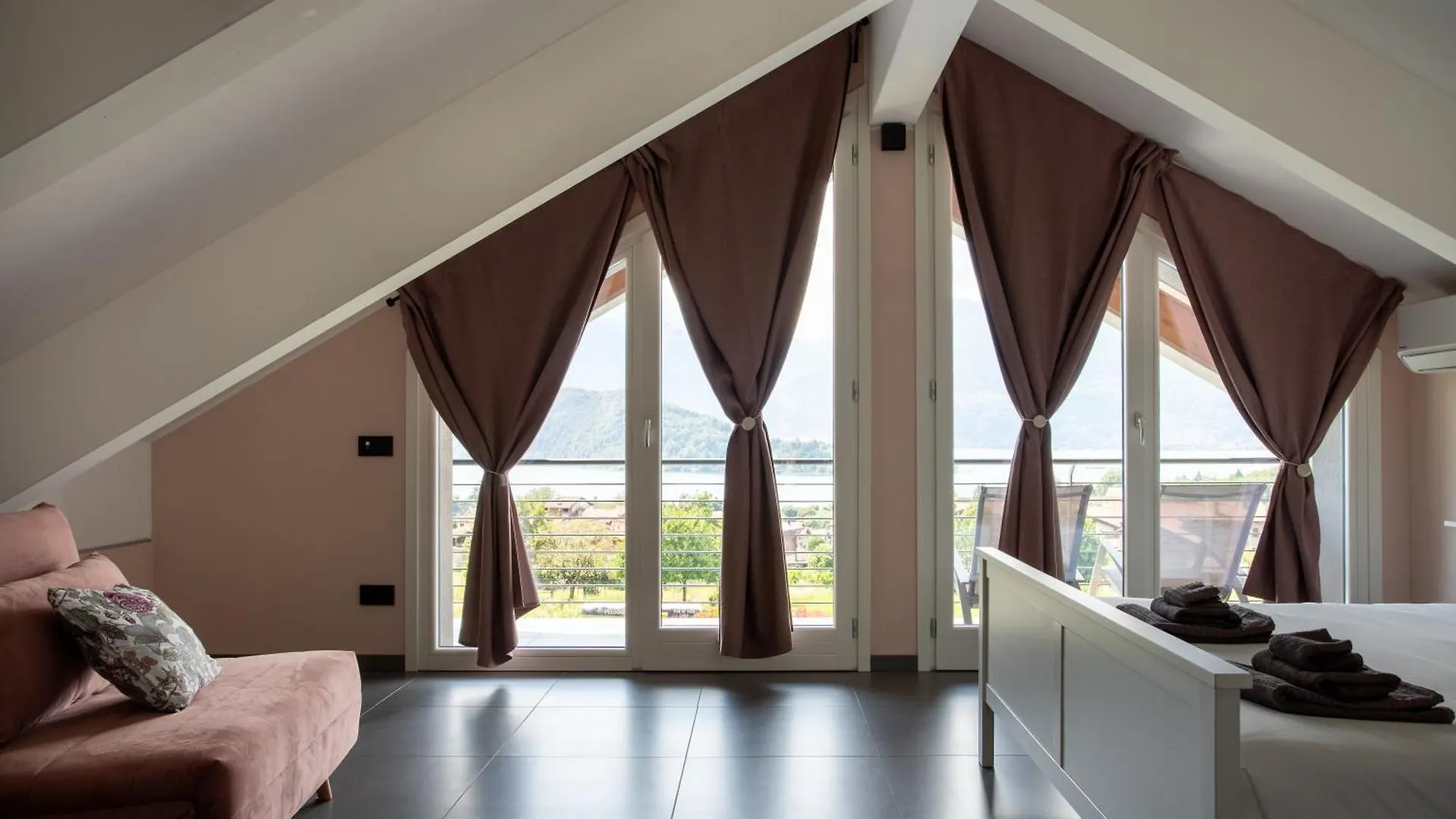 Villa Tivano, Vista Mozzafiato Colico Italia