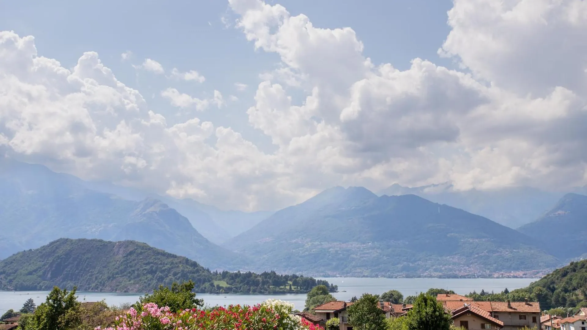 Villa Tivano, Vista Mozzafiato Colico