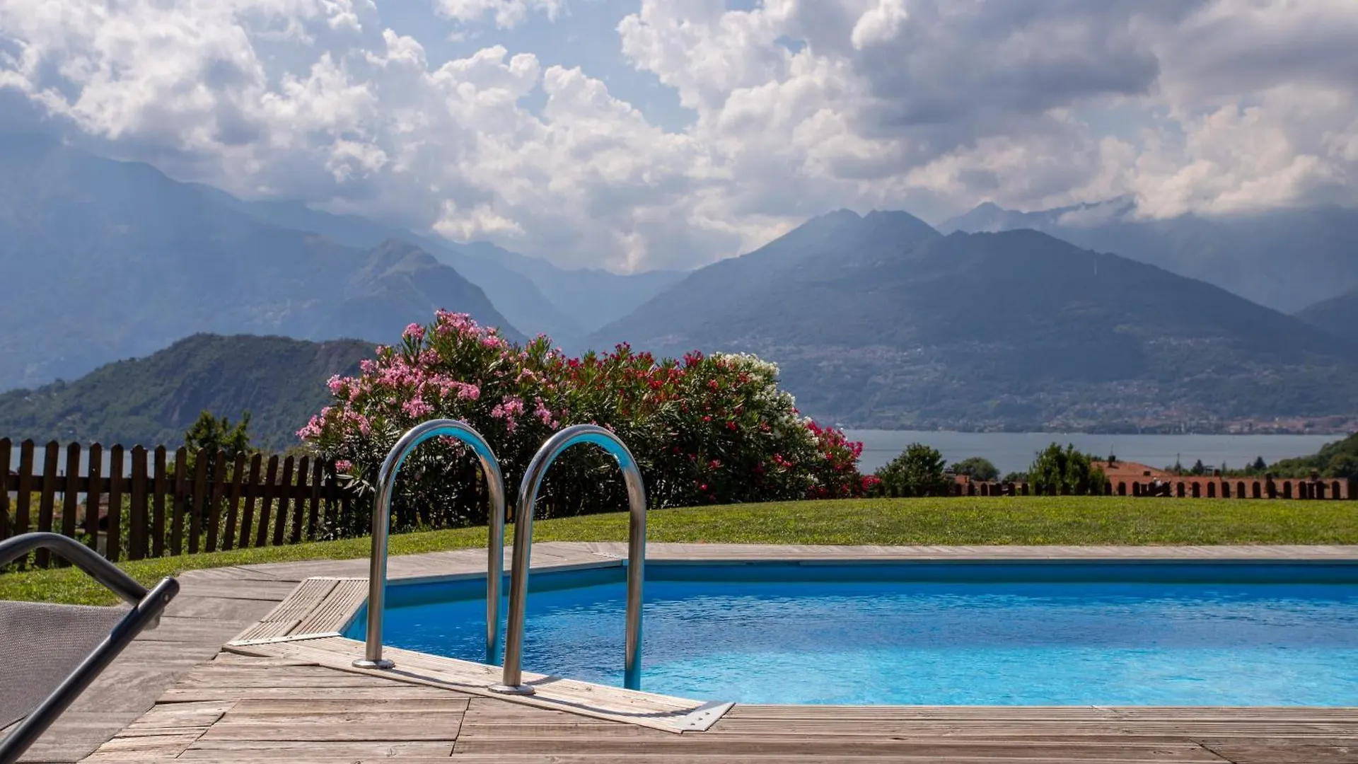 Villa Tivano, Vista Mozzafiato Colico 0*,  Italia